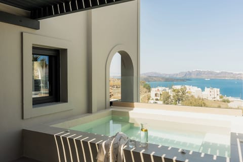 Executive Suite with Private Heated Plunge Pool and Caldera View | Terrace/patio