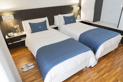 In-room safe, desk, soundproofing, cribs/infant beds