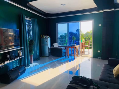 Standard Room | Living area | Flat-screen TV