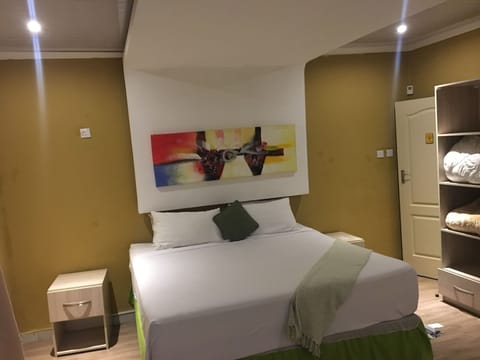 Comfort Double Room | Desk, iron/ironing board (on request), WiFi (free), bed sheets