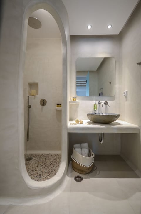 Superior Suite, Sea View | Bathroom | Shower, hair dryer, bidet, towels