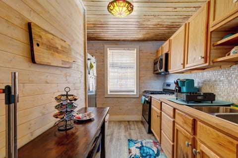 Standard Cottage, 2 Bedrooms, Non Smoking (Turtle's Nest) | Private kitchen | Fridge, microwave, oven, dishwasher