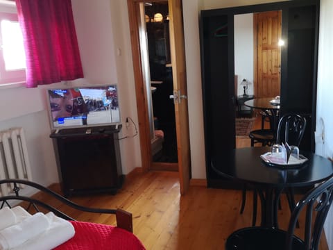 Classic Triple Room, Garden View | Hypo-allergenic bedding, down comforters, individually decorated