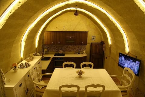 Free daily full breakfast