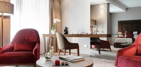 Grand Premium Room | Living area | 42-inch flat-screen TV with satellite channels, TV