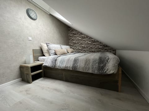 1 bedroom, premium bedding, minibar, in-room safe