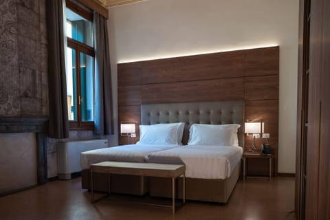 Superior Room | Minibar, in-room safe, desk, cribs/infant beds