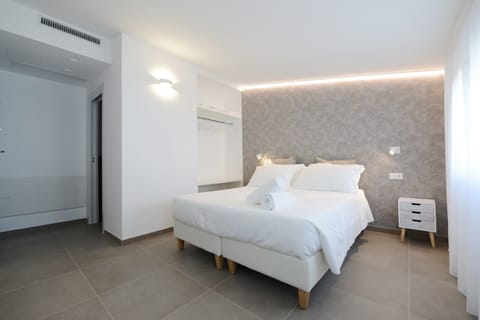 Minibar, in-room safe, individually decorated, individually furnished