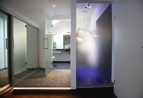 Superior Double Room, 1 Double Bed, Non Smoking, Mountain View | Bathroom | Free toiletries, hair dryer, bathrobes, slippers