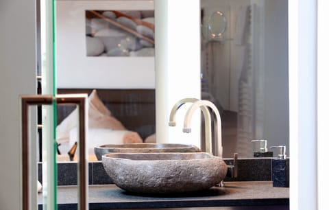 Superior Double Room, 1 Double Bed, Non Smoking, Mountain View | Bathroom sink