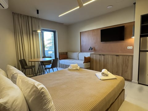 Deluxe Triple Room | In-room safe, blackout drapes, soundproofing, iron/ironing board