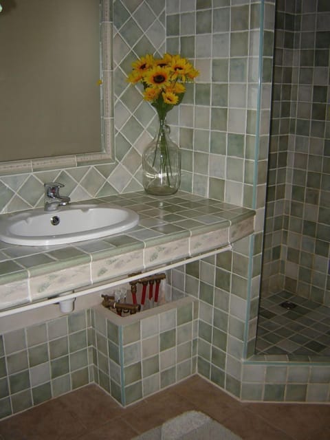 Room (Stella) | Bathroom sink