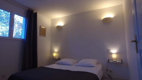 Individually decorated, individually furnished, desk, soundproofing