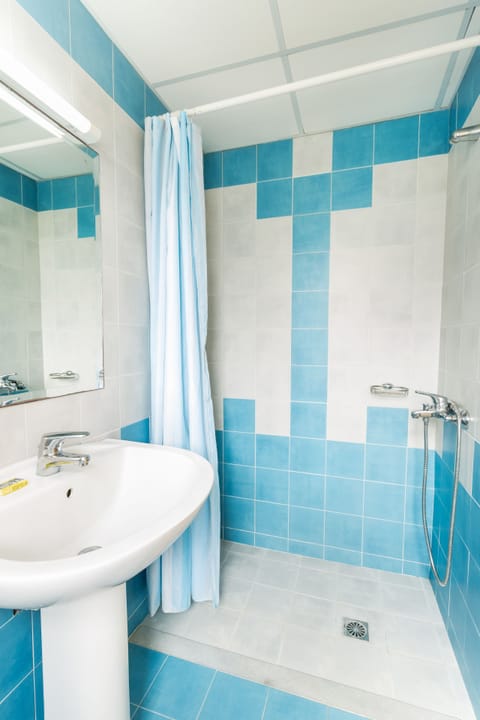 Studio, Sea View | Bathroom | Shower, free toiletries, hair dryer, towels