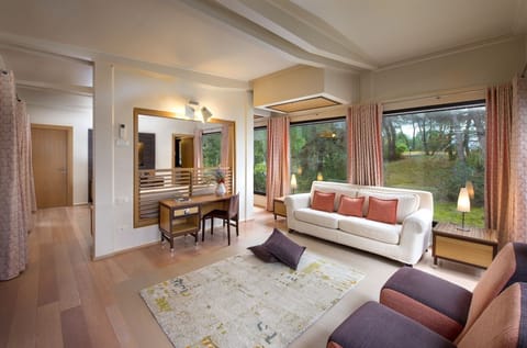 Ecolodge | Minibar, in-room safe, desk, laptop workspace