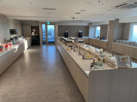 Free daily buffet breakfast