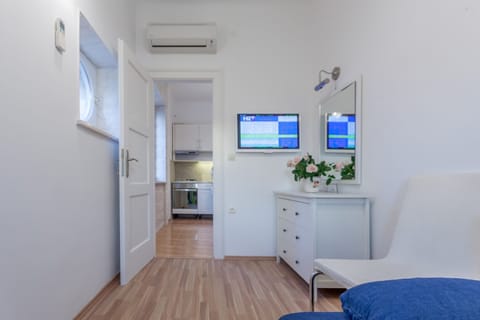 Desk, laptop workspace, iron/ironing board, free WiFi
