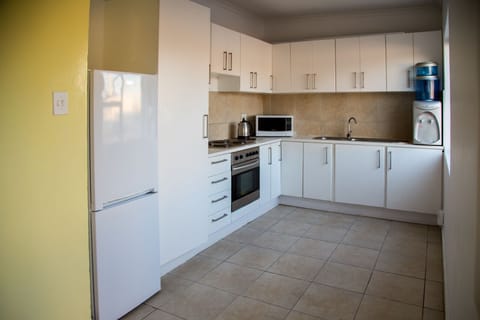 Standard Room | Shared kitchen | Fridge, microwave, stovetop, coffee/tea maker