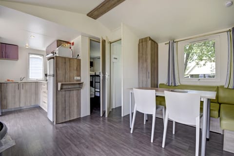 Mobile Home, 3 Bedrooms, Private Bathroom | Living area