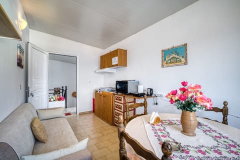 Full-size fridge, electric kettle, toaster oven