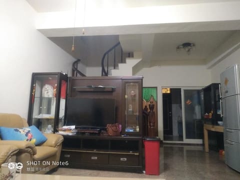 Double Room | Desk, free rollaway beds, free WiFi, bed sheets