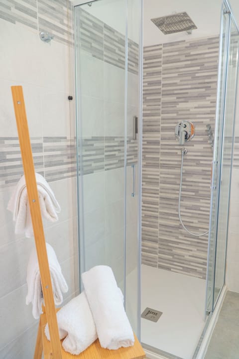 Family Room | Bathroom | Shower, hair dryer, slippers, towels