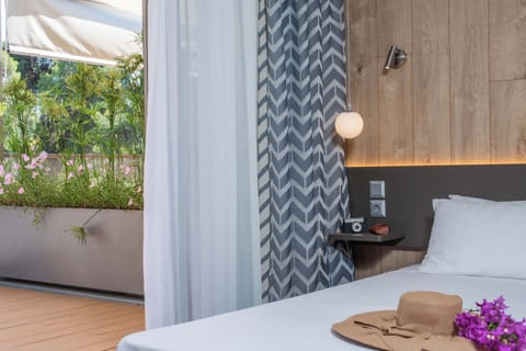 Superior Apartment | Egyptian cotton sheets, premium bedding, blackout drapes