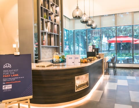 2 restaurants; breakfast, lunch, dinner, and brunch served