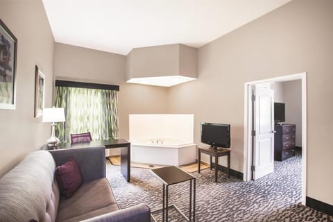 Deluxe Suite, 1 Bedroom, Non Smoking | Premium bedding, pillowtop beds, desk, iron/ironing board