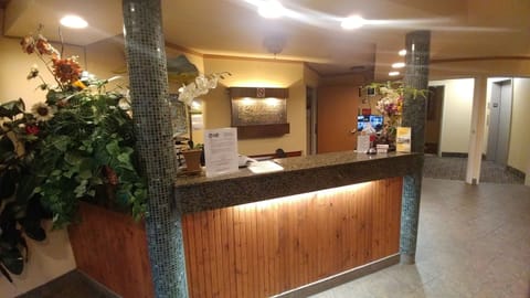 Check-in/check-out kiosk
