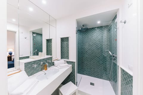 Superior Double or Twin Room | 1 bedroom, in-room safe, blackout drapes, free WiFi