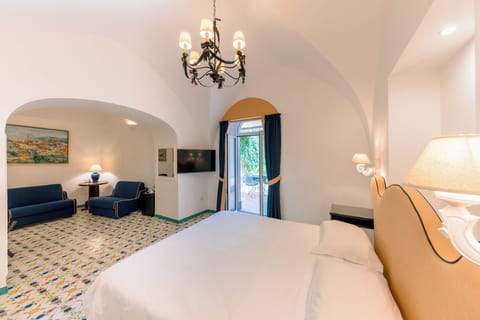 Superior Double or Twin Room | 1 bedroom, in-room safe, blackout drapes, free WiFi