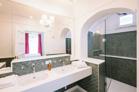 Comfort Double or Twin Room | 1 bedroom, in-room safe, blackout drapes, free WiFi