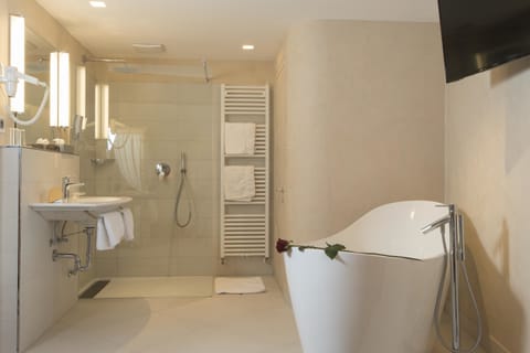 Honeymoon Suite | Bathroom | Shower, bathrobes, slippers, bidet