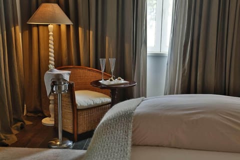 Double Room, Park View | Down comforters, minibar, in-room safe, desk