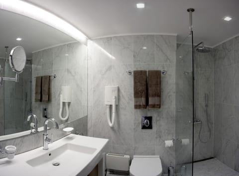 Standard Apartment, Sea View | Bathroom | Shower, designer toiletries, hair dryer, bathrobes