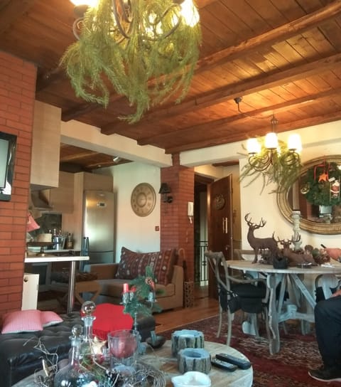 House, 3 Bedrooms, Mountain View | Living area | Flat-screen TV, DVD player