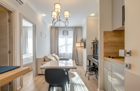 Royal Studio | Living room | Flat-screen TV