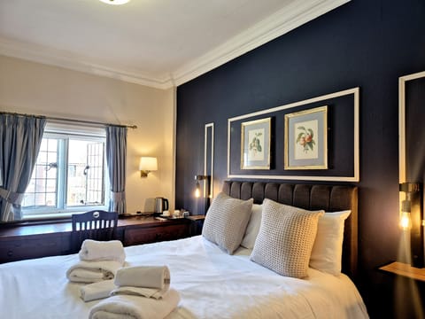 Standard Double Room | Individually decorated, desk, free WiFi, bed sheets