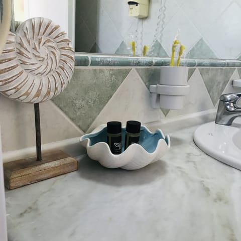 Basic Studio, 1 Double Bed with Sofa bed | Bathroom | Shower, rainfall showerhead, hair dryer, slippers