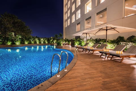 Outdoor pool, pool umbrellas, sun loungers