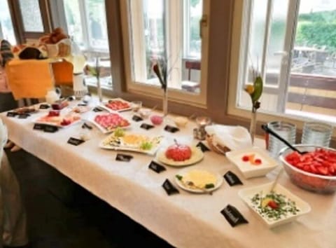Daily cooked-to-order breakfast for a fee