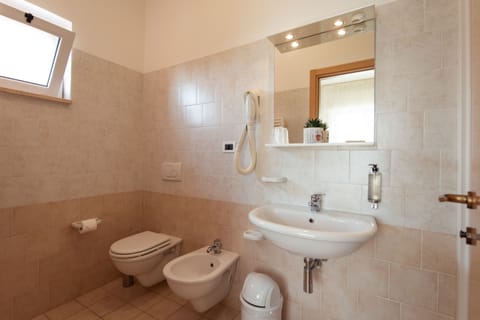 Comfort Triple Room | Premium bedding, pillowtop beds, minibar, in-room safe