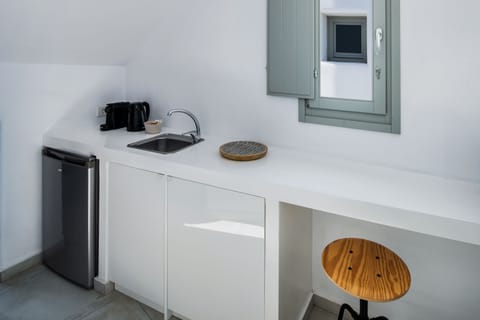 Anemos Suite , Superior suite 1 with Sea View | Private kitchenette | Fridge, microwave, espresso maker, electric kettle