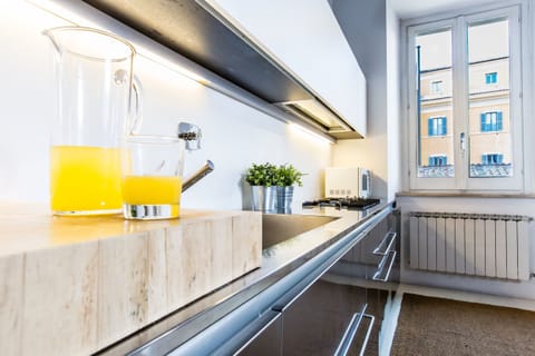 Duplex, 1 Bedroom | Private kitchen | Fridge, microwave, oven, stovetop