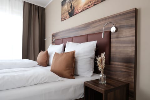 Deluxe Twin Room | Desk, blackout drapes, soundproofing, free WiFi