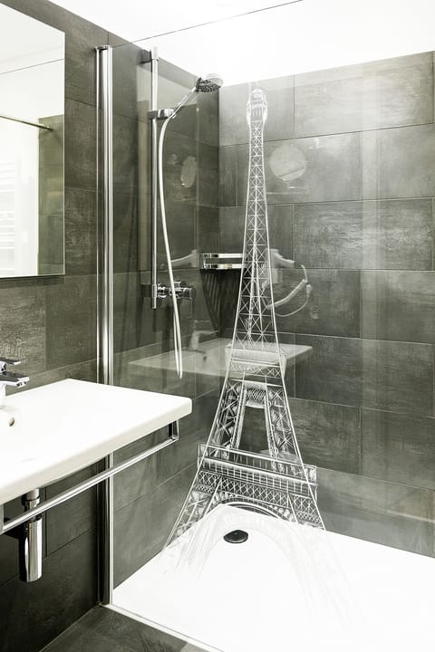 Comfort Double Room Single Use | Bathroom shower