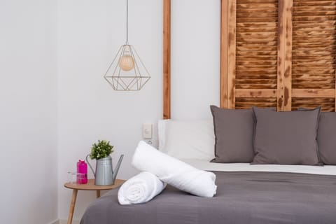 Deluxe Double Room, Mountain View (11) | Premium bedding, down comforters, memory foam beds, minibar