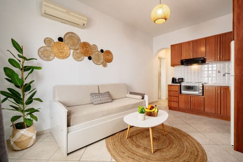Executive Apartment, Multiple Beds, City View | Living area | 32-inch flat-screen TV with digital channels, plasma TV