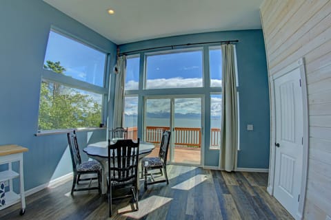 Luxury Penthouse, Multiple Beds, Ocean View | In-room dining